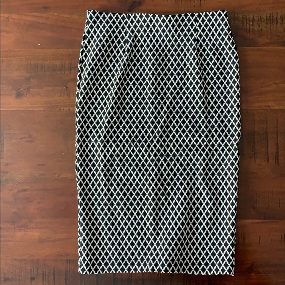 B&W Geometric Pencil Skirt - L